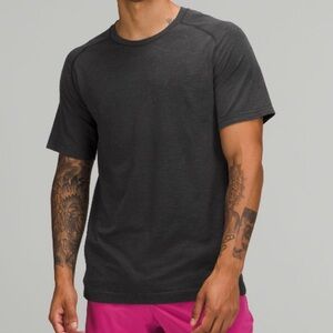 LULULEMON MENS DARK GREY TOP